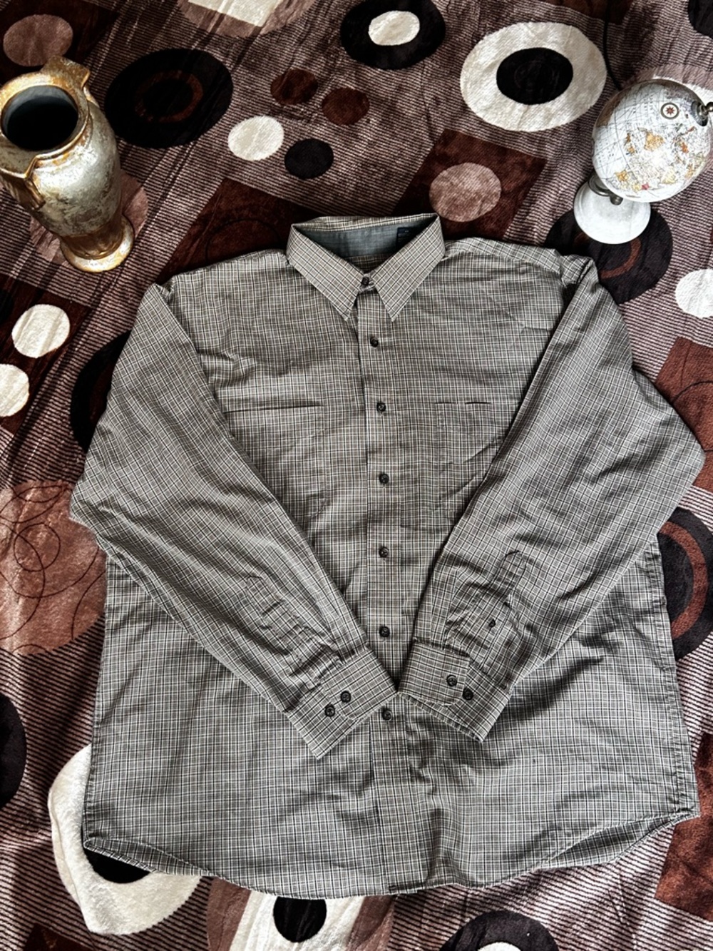 Van Heusen Men's Gray Check Long-Sleeve Button-Down Shirt